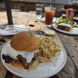 Petaluma burger Petaluma burger