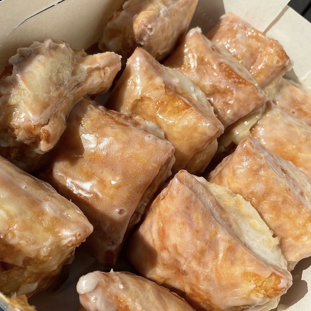 Mr B's Bakery - Hot Glazed Beignets - Donuts Near Me - New Orleans, Louisiana