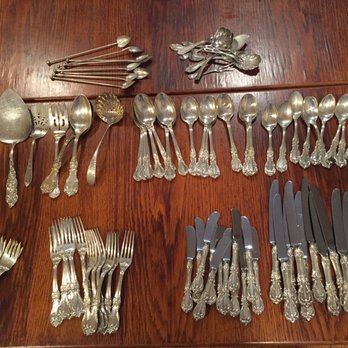 Manhattan Buyers - The silverware set - Gold Buyers Near Me - New York, New York Manhattan Buyers - The silverware set - Gold Buyers Near Me - New York, New York