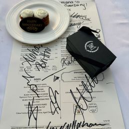 Autographed menu mini carrot cakes and salted caramels Autographed menu mini carrot cakes and salted caramels