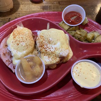 Le Peep - Memorial City - Classic Benedict.Ham was thick cut & the Hollandaise was quite bland & nothing else stood out. - Breakfast & Brunch Near Me - Houston, Texas