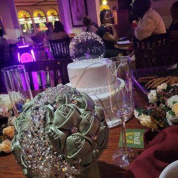 Il Vinaio - Wedding bouquet - New American Near Me - Mesa, Arizona