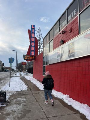 Zipps Liquors by null