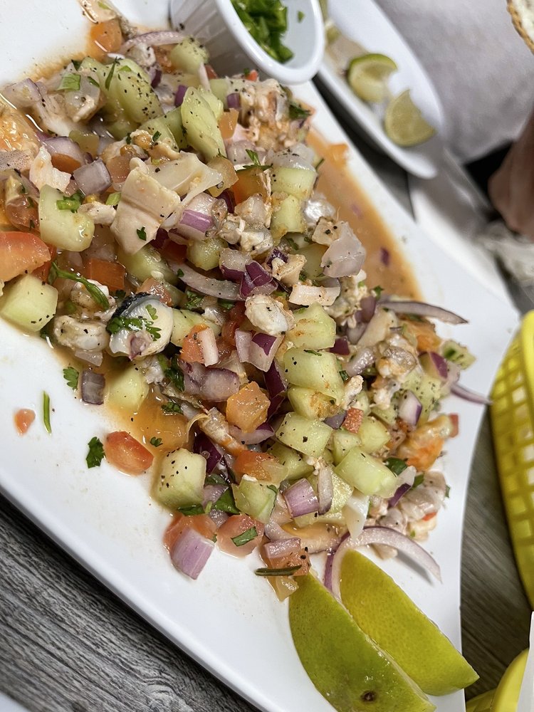 Los Mareados Ceviche Bar