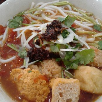 Huong's Vietnamese Bistro - Bún riêu cua (crab, tomato, and meatball rice noodle soup) - Vietnamese Near Me - Ottawa, Ontario