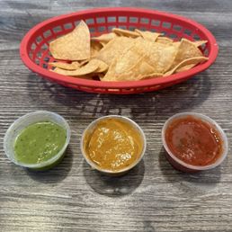 Fresh home made chips and very flavorful salsas! Fresh home made chips and very flavorful salsas!
