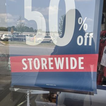 Tanger Outlets Hershey - 50% off at Old Navy Outlet - Outlet Stores Near Me - Hershey, Pennsylvania