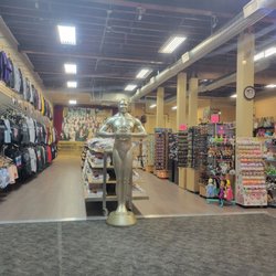 Souvenir Outlet - Inside area q
