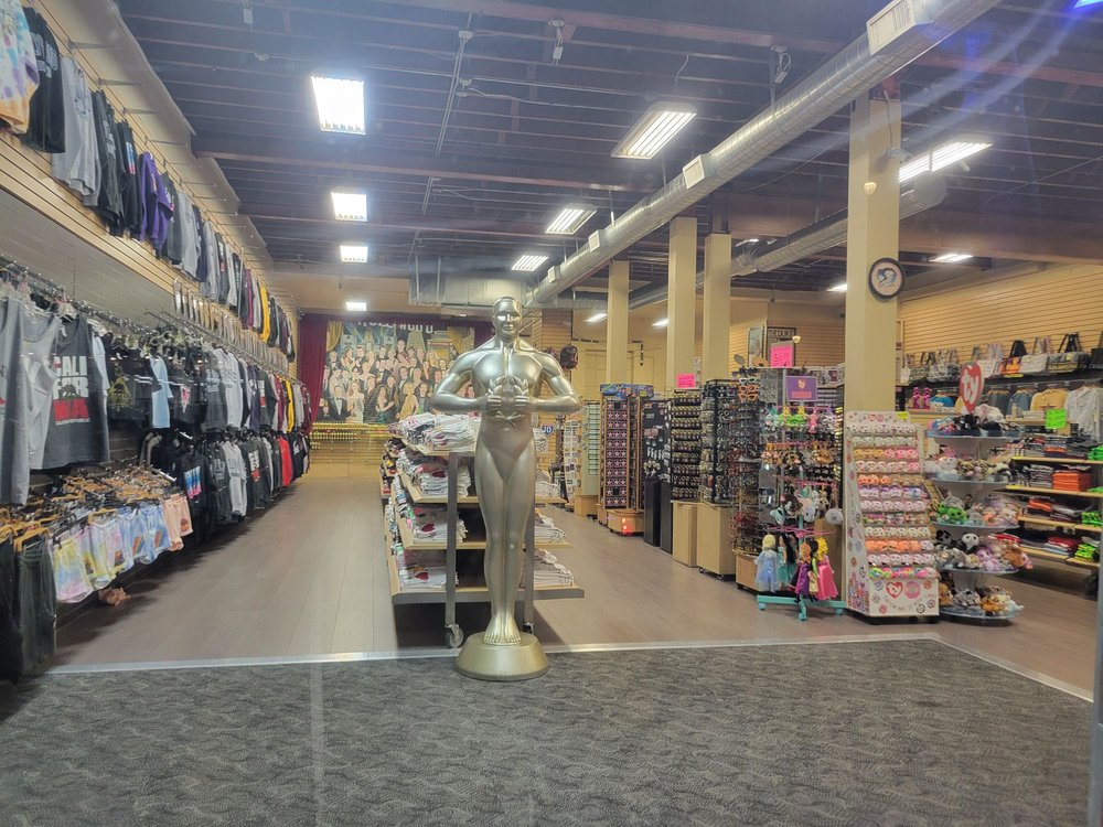 SOUVENIR OUTLET Updated September 2024 6408 Hollywood Blvd, Los