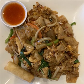 Up Thai Kitchen - Lunch dish - Drunken noodles with chicken - Thai Near Me - Cypress, Texas Up Thai Kitchen - Lunch dish - Drunken noodles with chicken - Thai Near Me - Cypress, Texas