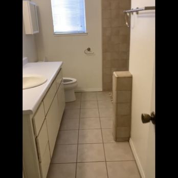 Valley Oak Property Management Turlock - Bathroom blinds - Property Management Near Me - Modesto, California