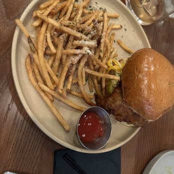 Union Hill Kitchen & Craft Bar - Chicken burger - New American Near Me - Baltimore, Maryland Union Hill Kitchen & Craft Bar - Chicken burger - New American Near Me - Baltimore, Maryland
