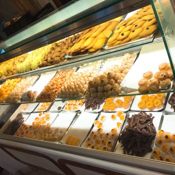 Confeitaria Nacional - pastries on display - Bakeries Near Me - Lisbon, 11