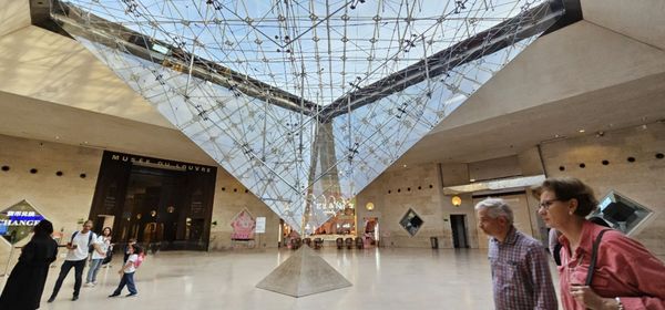 Carrousel du Louvre by null