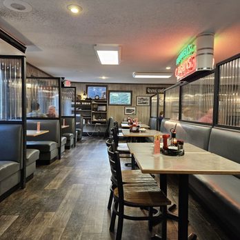 Banners Restaurant - Dining Room - Breakfast & Brunch Near Me - Conway, New Hampshire Banners Restaurant - Dining Room - Breakfast & Brunch Near Me - Conway, New Hampshire