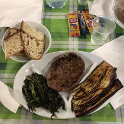 Hamburger al piatto, con friarielli e melanzane arrostite
