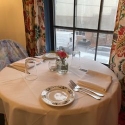 Omar's Carriage House - Window table seating upstairs