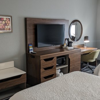 Hampton Inn Madison - TV and work area - Hotels Near Me - Madison, Ohio Hampton Inn Madison - TV and work area - Hotels Near Me - Madison, Ohio