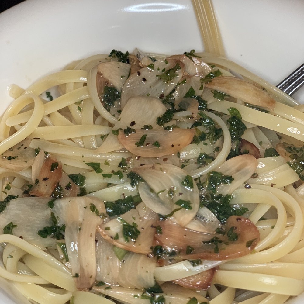 Scotti's Restaurant & Pizzeria - Linguine with garlic mushroom sauce - Pizza Near Me - Schenectady, New York Scotti's Restaurant & Pizzeria - Linguine with garlic mushroom sauce - Pizza Near Me - Schenectady, New York