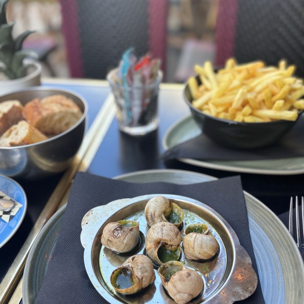Le Molière - Escargot and frites - Creperies Near Me - Paris, 75 Le Molière - Escargot and frites - Creperies Near Me - Paris, 75