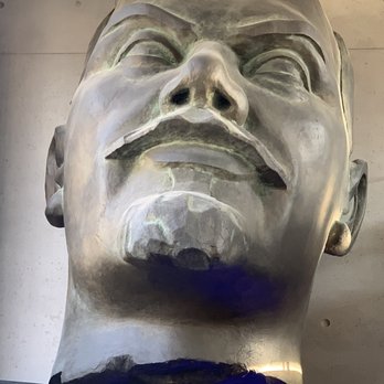 Soviet - Front wall sculpture - Bars Near Me - Antibes, 06