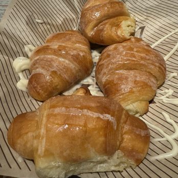 Cheddar's Scratch Kitchen - Honey Butter Croissants - Comfort Food Near Me - Pembroke Pines, Florida Cheddar's Scratch Kitchen - Honey Butter Croissants - Comfort Food Near Me - Pembroke Pines, Florida