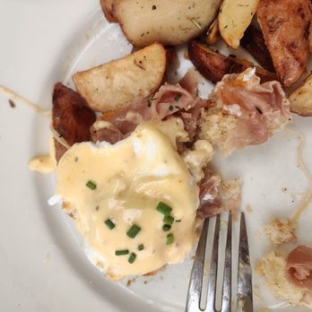 Great Maple - Traditional eggs Benedict 1/5* - New American Near Me - Newport Beach, California