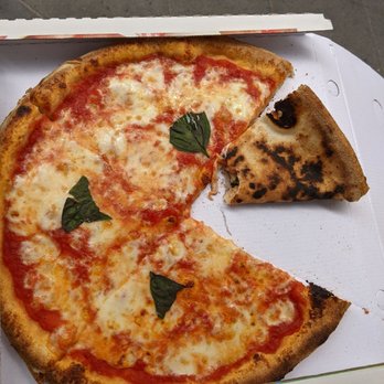 Collina - Delicious fresh margarita pizza - Pizza Near Me - Positano, SA Collina - Delicious fresh margarita pizza - Pizza Near Me - Positano, SA