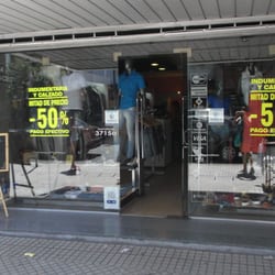 Aguamora - La fachada del local mostrando las promociones de cierre de temporada