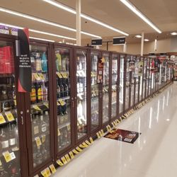 Safeway - Wine, liquor and beer section
