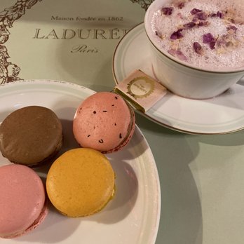 Ladurée - Rose latte Assortment of macaroons - Macarons Near Me - Paris, 75 Ladurée - Rose latte Assortment of macaroons - Macarons Near Me - Paris, 75