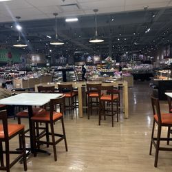 Market 32 - Eating areas