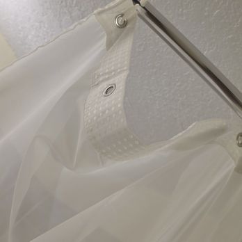 Azul Del Mar - Shower curtain missing rungs - Hotels Near Me - Key Largo, Florida Azul Del Mar - Shower curtain missing rungs - Hotels Near Me - Key Largo, Florida