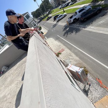 Cozy Moving Solutions - Guys pulling bedroom furniture over balcony and onto third floor - Movers Near Me Cozy Moving Solutions - Guys pulling bedroom furniture over balcony and onto third floor - Movers Near Me
