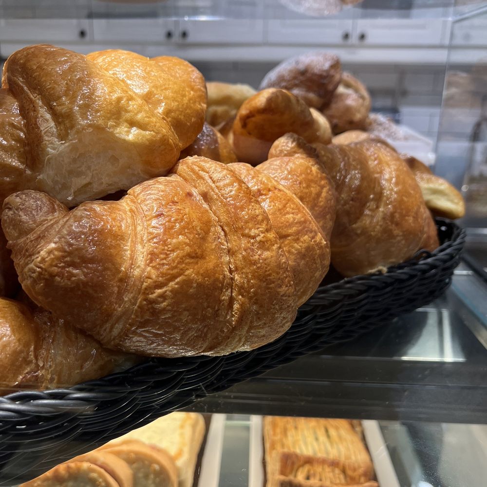 La Maison Smith - Croissant plain. - Desserts Near Me - Quebec City, Quebec La Maison Smith - Croissant plain. - Desserts Near Me - Quebec City, Quebec