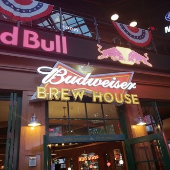 Budweiser Brew House - Sports Bars Near Me - Saint Louis, Missouri