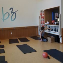 barre3 Seattle - Roosevelt - Barre exercise room