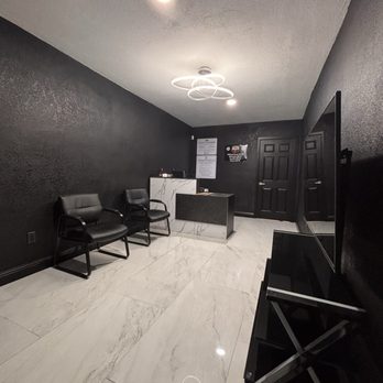Lathrop Quick Smog - Front desk & Waiting area. - Smog Check Stations Near Me - Lathrop, California