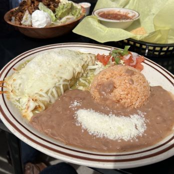 Habaneros - Chicken enchiladas with salsa verde - Mexican Near Me - Paso Robles, California Habaneros - Chicken enchiladas with salsa verde - Mexican Near Me - Paso Robles, California