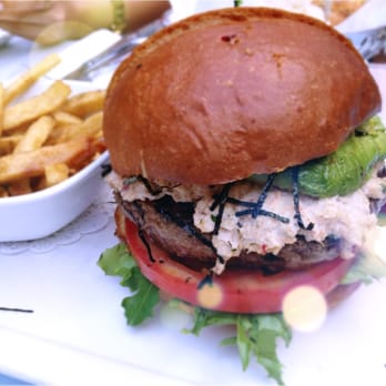 26 Beach Restaurant - Ca roll - New American Near Me - Venice, California