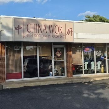 China Wok - Close-up of the restaurant's front. On the right is the ordering counter and on the left is its small dining room. - Chinese Near Me - Roanoke, Virginia