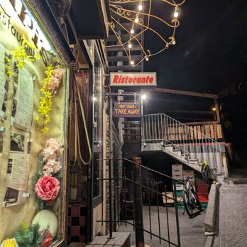 Grampi's - Look down the alley for the steps - Italian Near Me - Zermatt, VS Grampi's - Look down the alley for the steps - Italian Near Me - Zermatt, VS