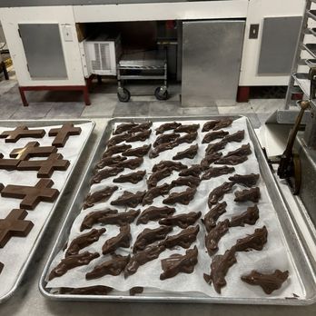 Angell and Phelps - Gator chocolate in the making - Chocolatiers & Shops Near Me - Daytona Beach, Florida Angell and Phelps - Gator chocolate in the making - Chocolatiers & Shops Near Me - Daytona Beach, Florida