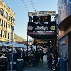Lefty's - Outside vibe!
