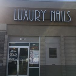 Luxury Nails & Spa