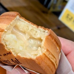 Custard Wheel Cake