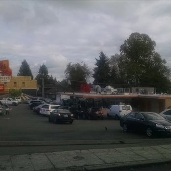 Dick's Drive-In - Fast Food Near Me - Seattle, Washington