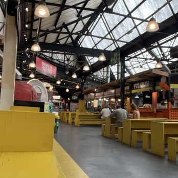 Mercato Metropolitano - Foodcourt scene - Farmers Market Near Me - London, XGL Mercato Metropolitano - Foodcourt scene - Farmers Market Near Me - London, XGL