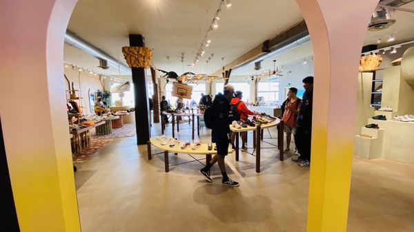 SNEAKERSNSTUFF - 21 photos \u0026 10 avis - Magasins de chaussures - 1011 Ocean  Front Walk, Venice Beach, CA, États-Unis - Numéro de téléphone - Yelp