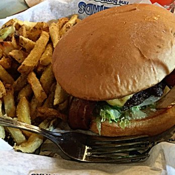 Islands Restaurant - Burgers Near Me - Pasadena, California